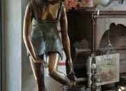 Bronze - Frau mit Krug - Höhe 1,05 cm - Preis: 4.500 €