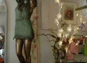 Bronze  - Mädchen mit Krug - Höhe 1,10 cm - Preis 3.900 €