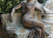 Bronze: Frau in Gedanken - Preis: 2.680 €