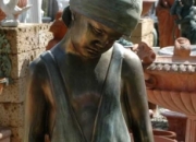 Bronze: Der zerbrochene Krug -Höhe: 100 cm, Preis: 3.700 €
