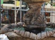 Henri - Detailansicht - Gartenbrunnen-  Gotik Depfhin Brunnen