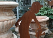 Edelrost - Relief - Scherenschnitt - Mädchen mit Giesskanne