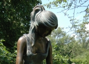 Bronzefigur " Mädchen am Brunnen, VK-Preis: 4.500 €