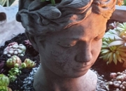 Blumentopf-Pflanztopfkopf Frauenkopf in Steinguss