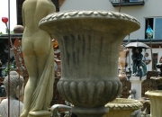 Englischer Antiksteinguss - Amphore - Vase mit Fuß